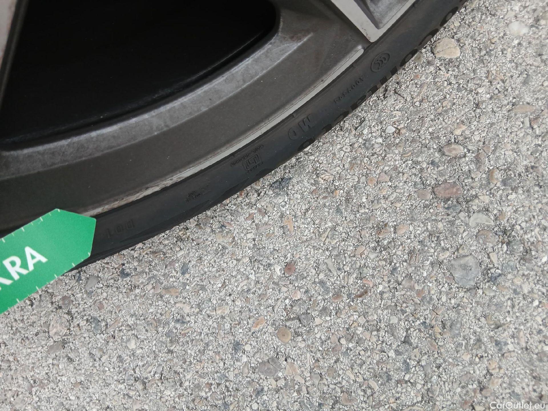  Mercedes  A-Klasse MERCEDES-BENZ Clase A / 2018 / 5P / berlina con portón A 200 #10