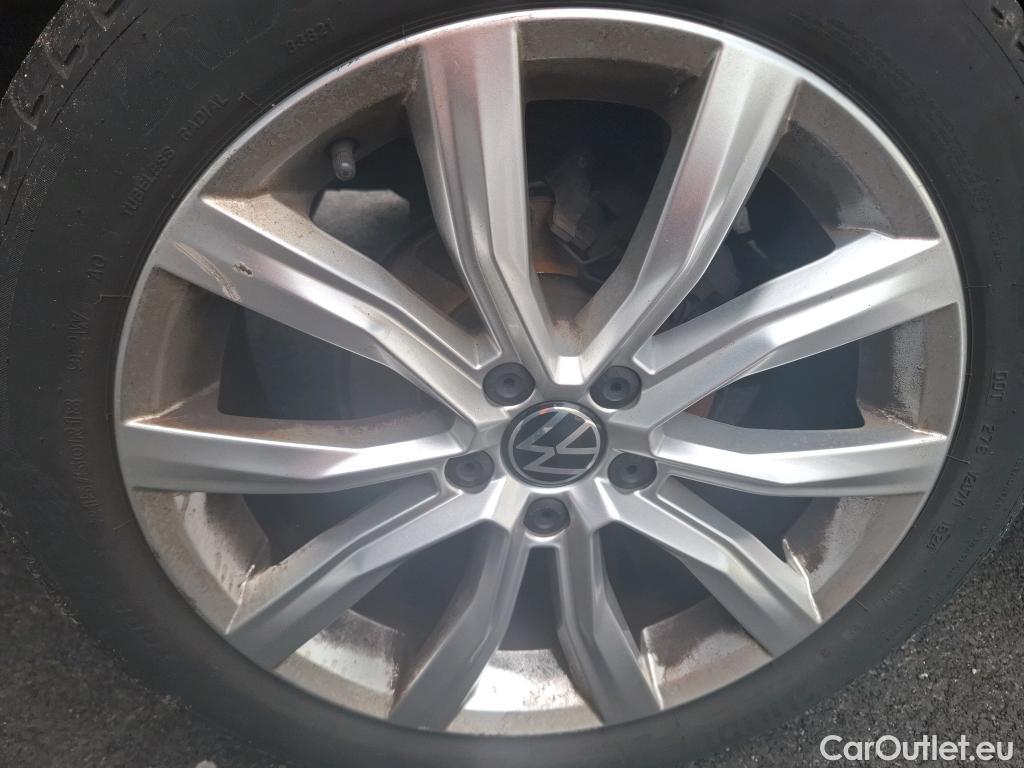  Volkswagen  T-ROC VOLKSWAGEN  / 2017 / 5P / SUV 1.5 TSI 150 EVO CARAT EXCLUSIVE #4