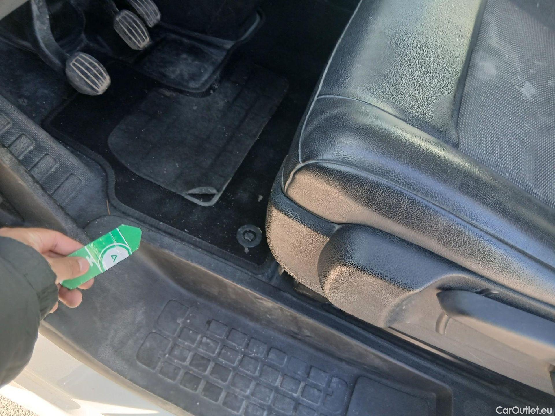  Opel  Vivaro OPEL  / 2019 / 4P / furgón 1.5 Diésel 74kW(100CV)M Std Exp #17