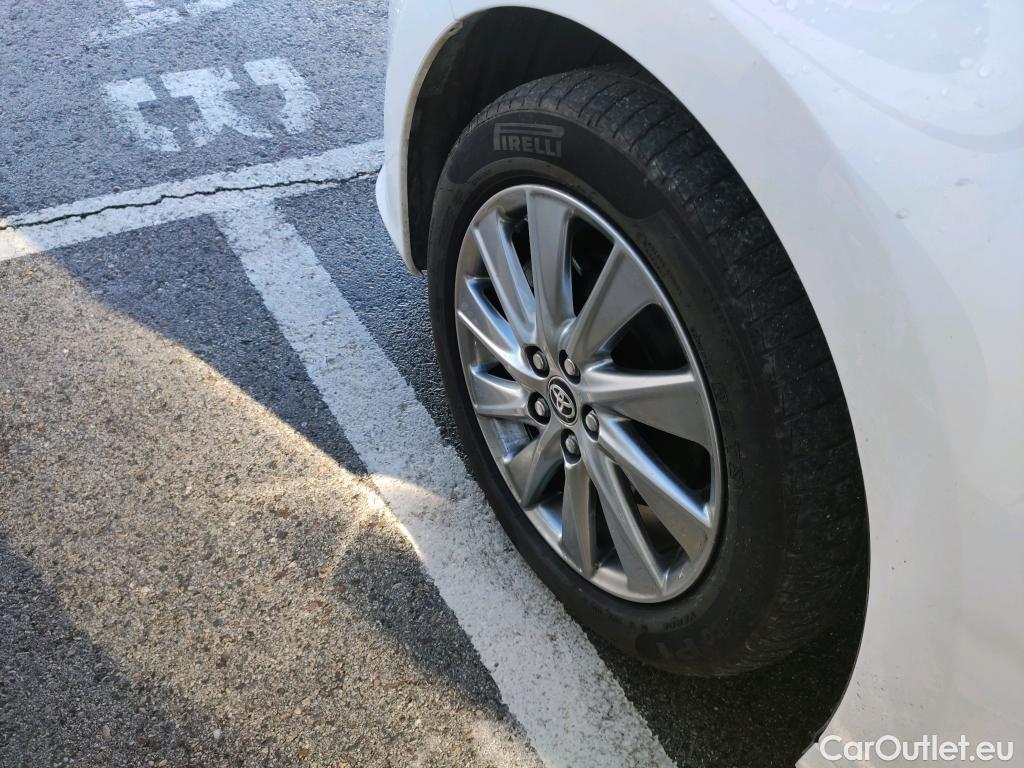  Toyota  Yaris TOYOTA  / 2020 / 5P / berlina con portón 1.5 120H Active Tech #7