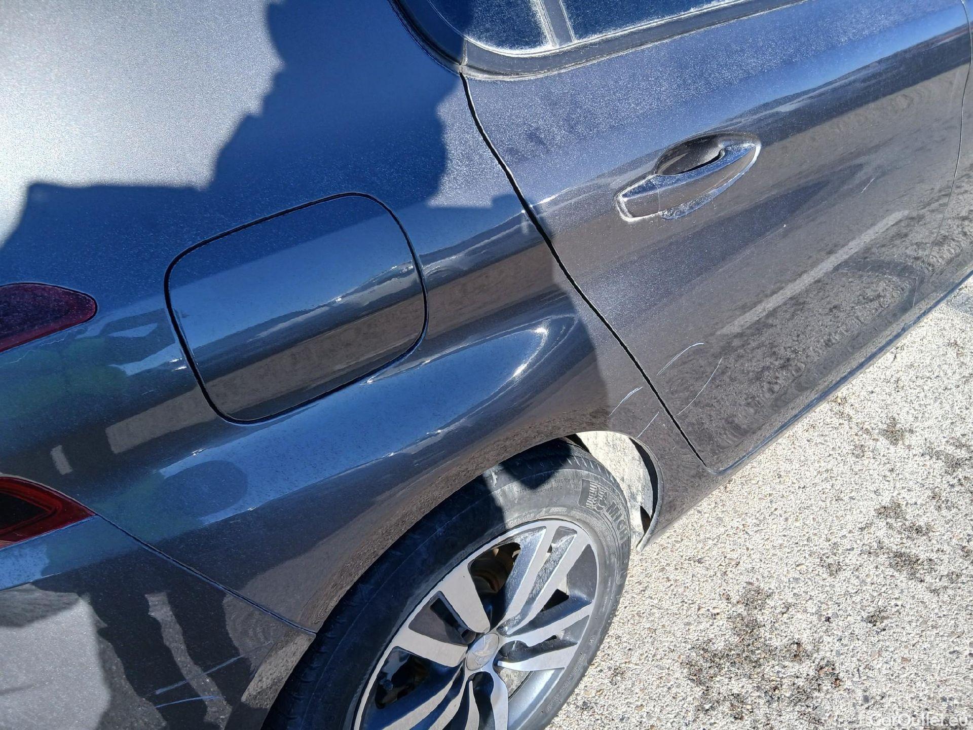  Peugeot  308 PEUGEOT  / 2017 / 5P / berlina con portón 5p Style BlueHDi 130 S&S #25