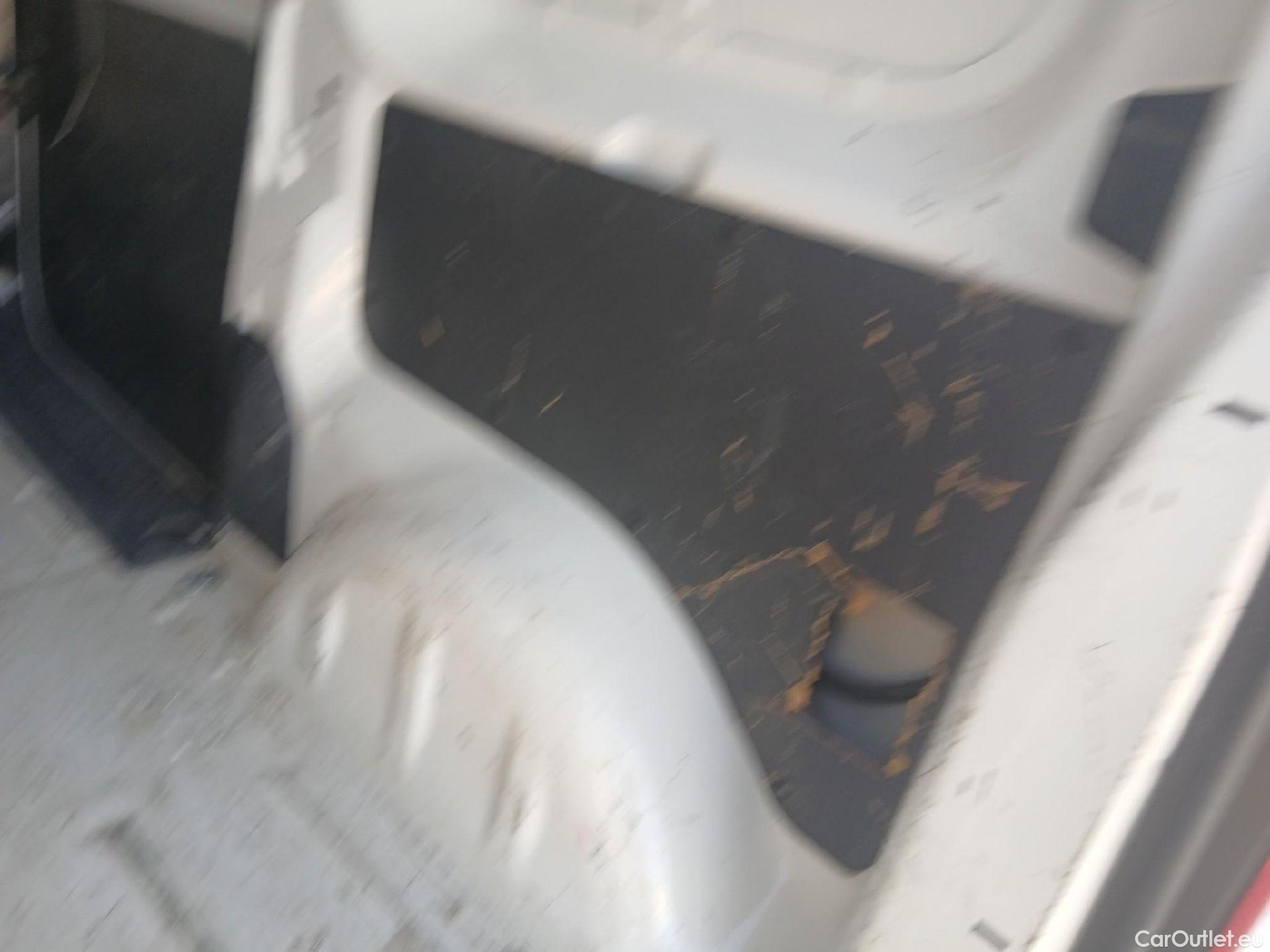  Opel  Vivaro OPEL  / 2019 / 4P / furgón 1.5 Diésel 74kW(100CV)M Std Exp #11