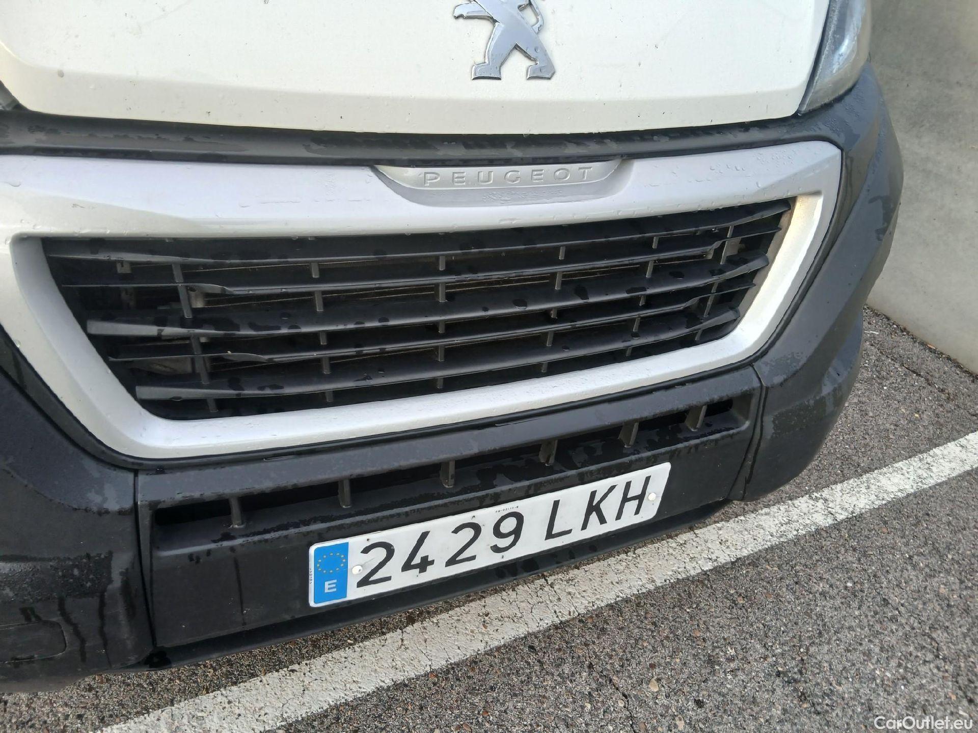  Peugeot  Boxer PEUGEOT  / 2014 / 4P / furgón 330 L1 H1 BHDI 88kW (120CV) S&S 6 Vel. M #24