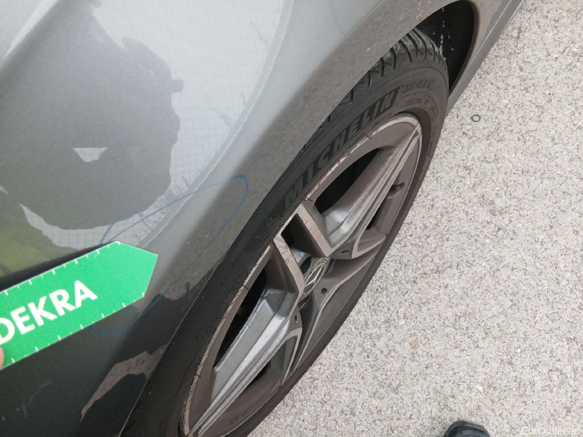  Mercedes  A-Klasse MERCEDES-BENZ Clase A / 2018 / 5P / berlina con portón A 200 #20