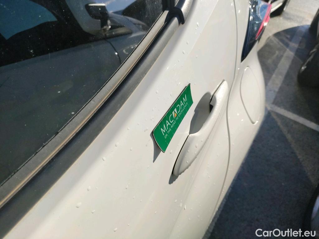  Toyota  Yaris TOYOTA  / 2020 / 5P / berlina con portón 1.5 120H Active Tech #21