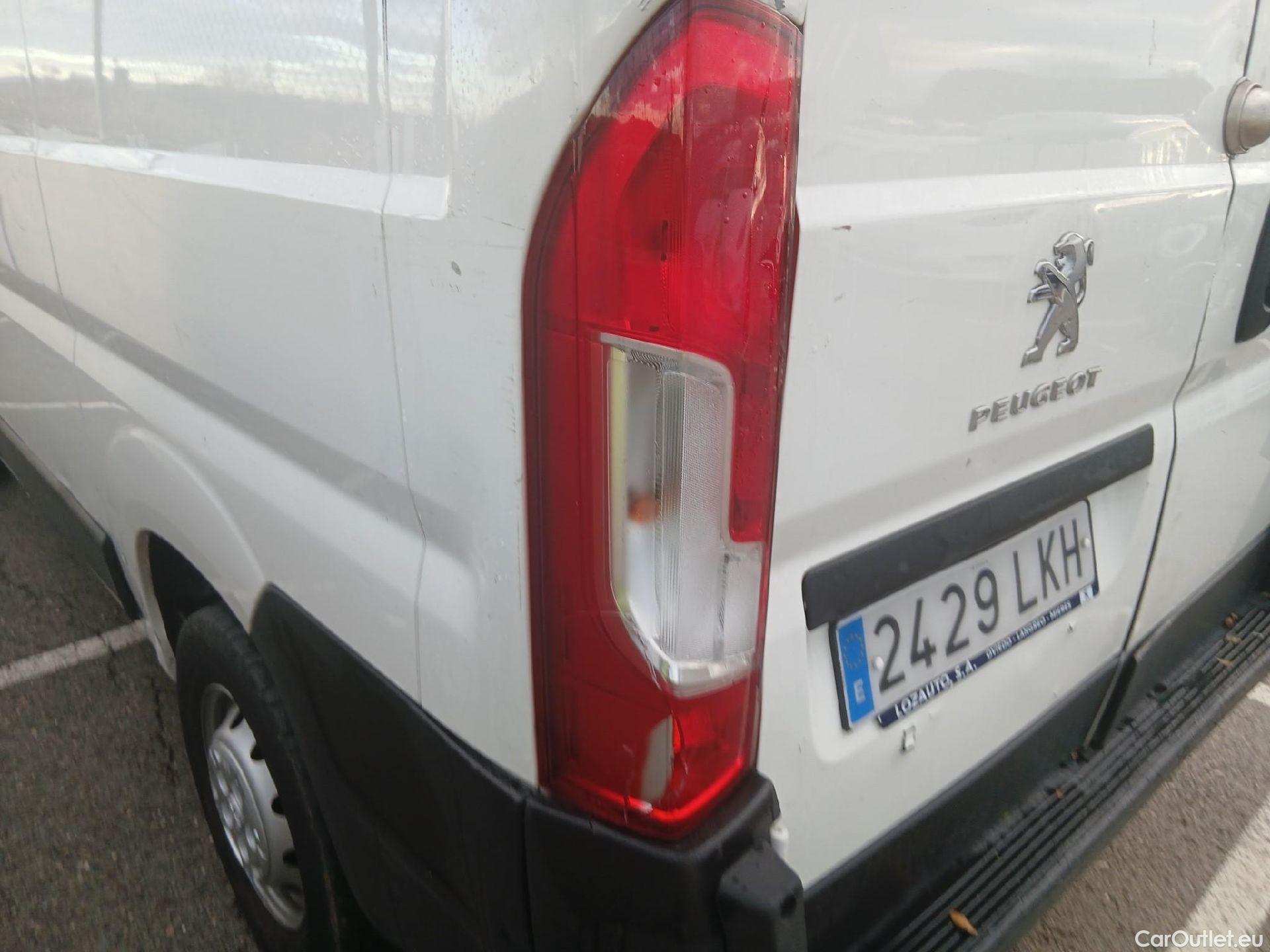  Peugeot  Boxer PEUGEOT  / 2014 / 4P / furgón 330 L1 H1 BHDI 88kW (120CV) S&S 6 Vel. M #36