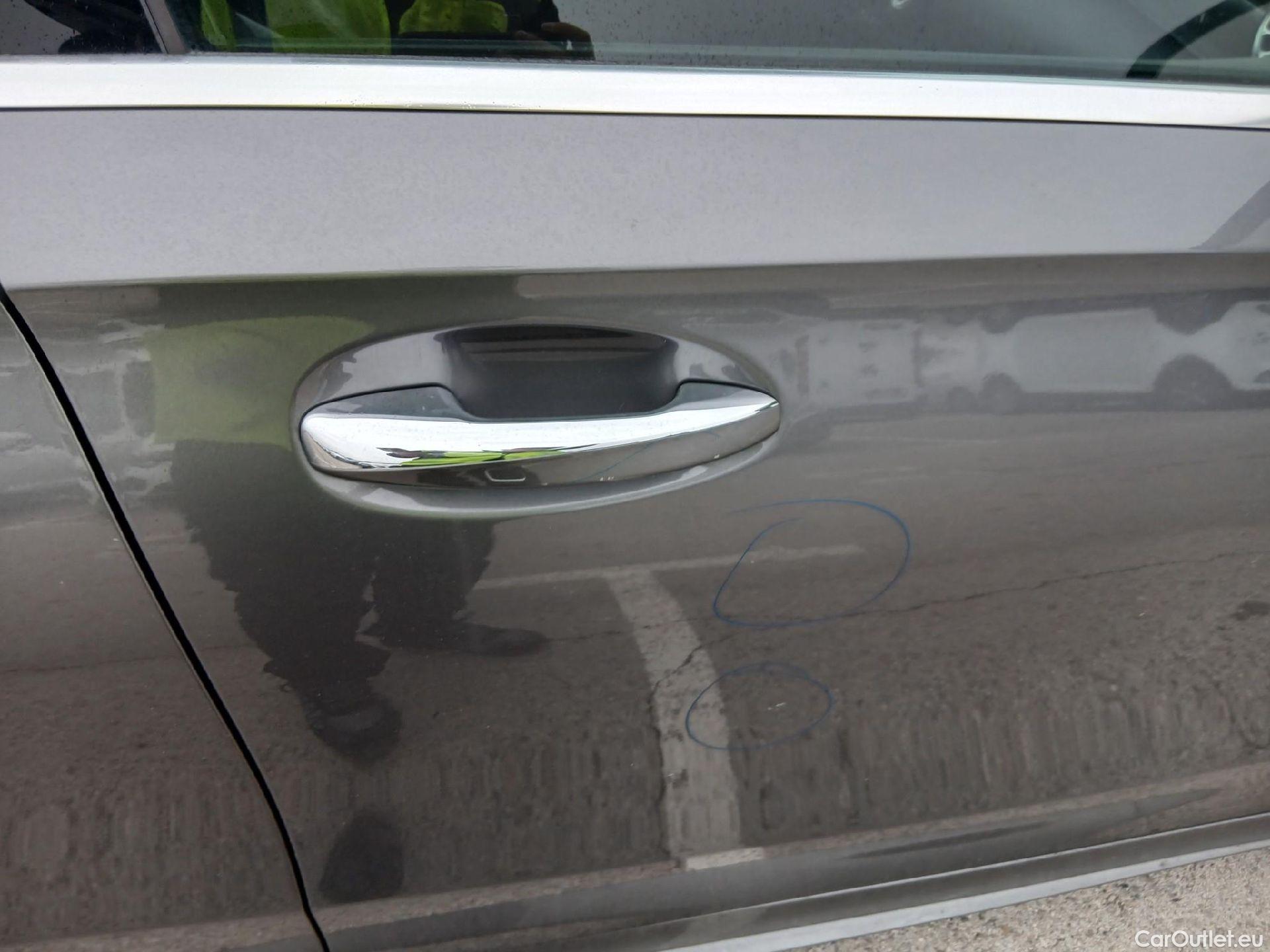  Mercedes  A-Klasse MERCEDES-BENZ Clase A / 2018 / 5P / berlina con portón A 200 #42