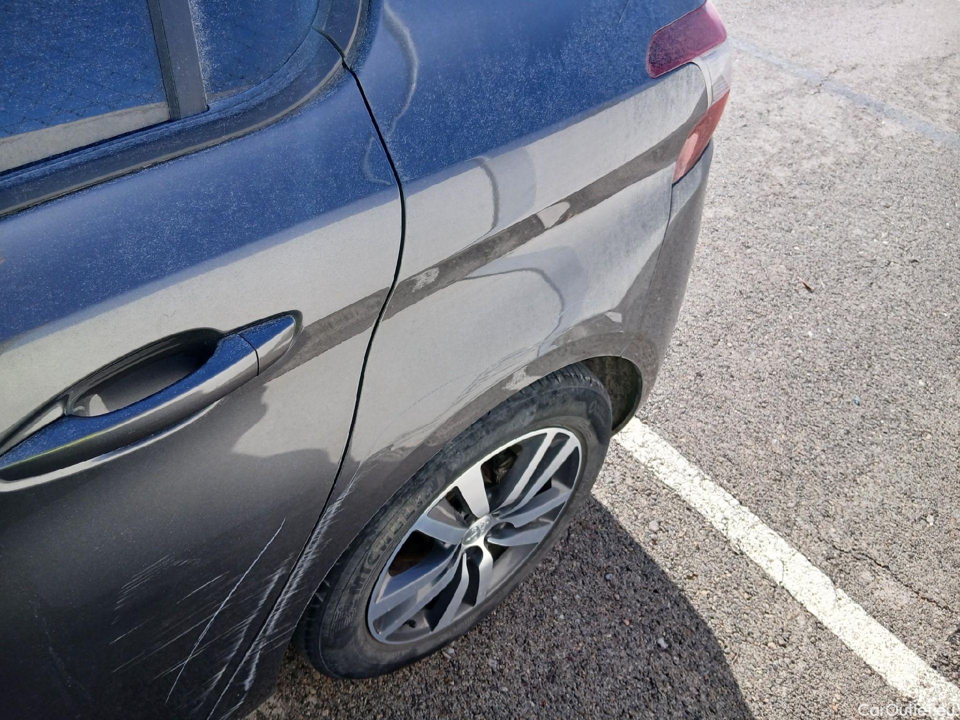  Peugeot  308 PEUGEOT  / 2017 / 5P / berlina con portón 5p Style BlueHDi 130 S&S #19