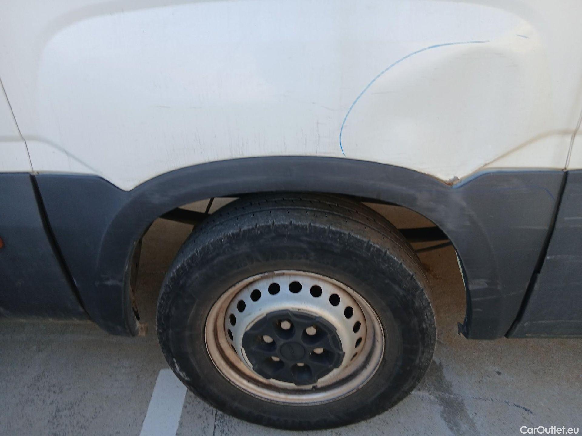  Iveco  Daily IVECO  / 2019 / 4P / combi 35S 14H V 4100/H2 16H M3  #60