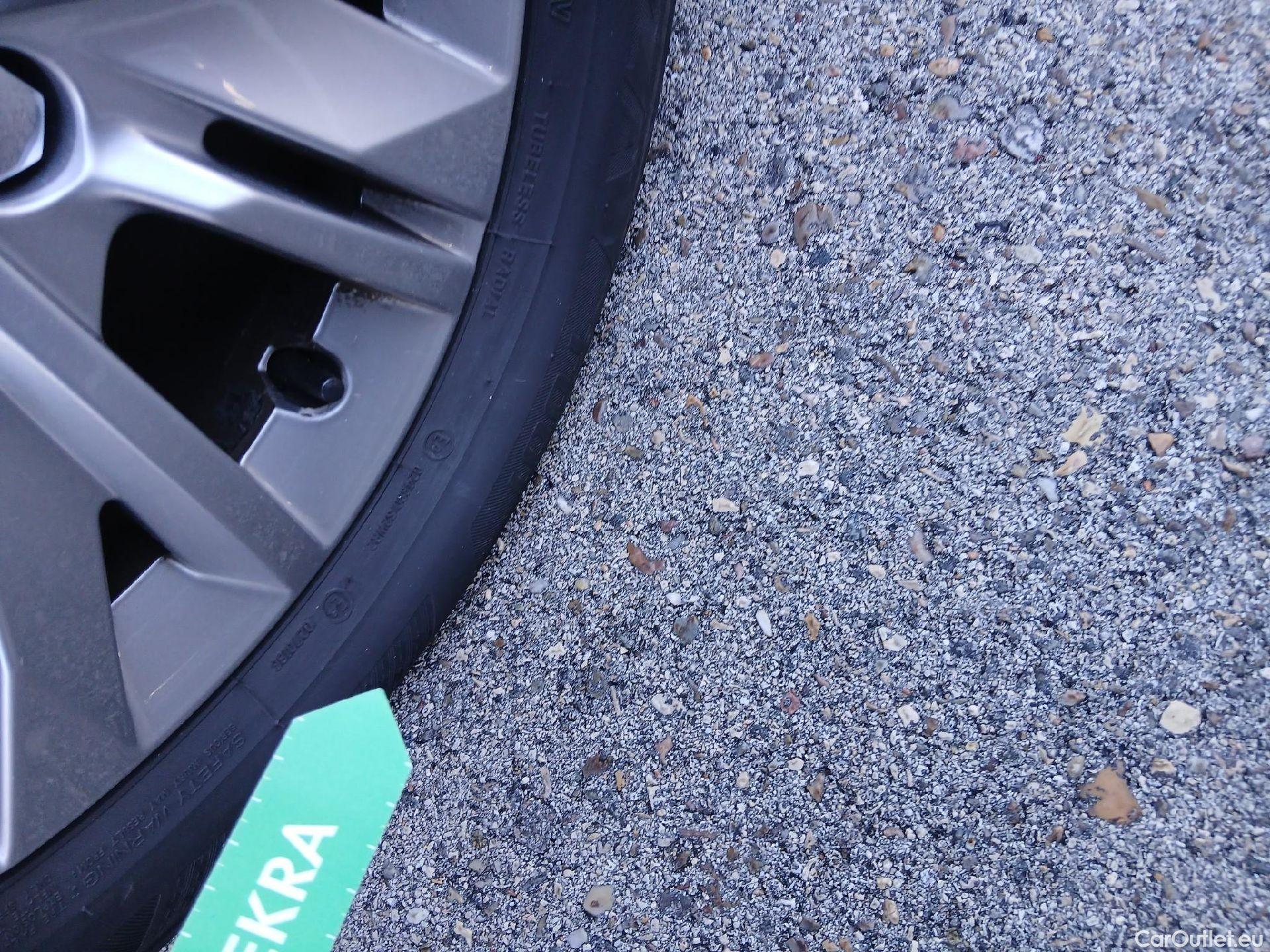  Peugeot  508 PEUGEOT  / 2018 / 5P / berlina con portón 5P Active Pack BlueHDi 130 S&S EAT8 #5