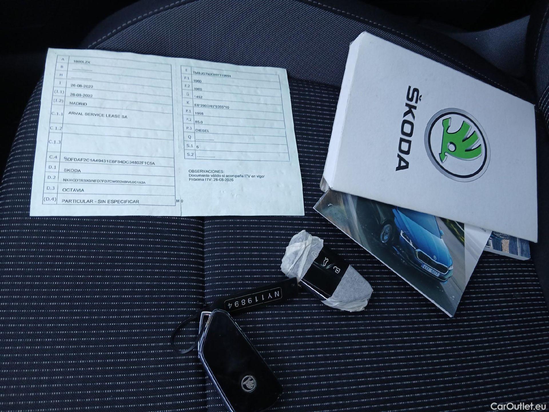  Skoda  Octavia SKODA  / 2020 / 5P / familiar Combi 2.0 TDI 85kW(115CV) DSG Ambition #1