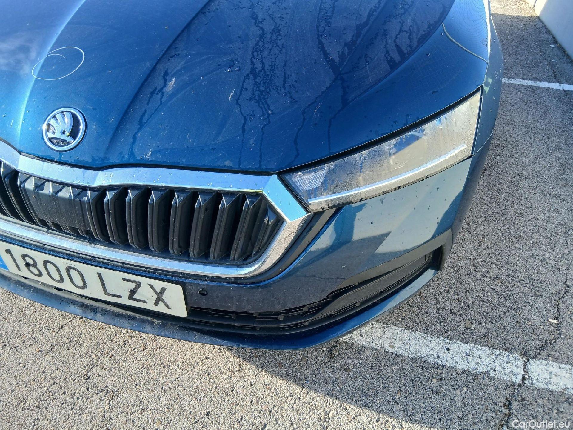  Skoda  Octavia SKODA  / 2020 / 5P / familiar Combi 2.0 TDI 85kW(115CV) DSG Ambition #18