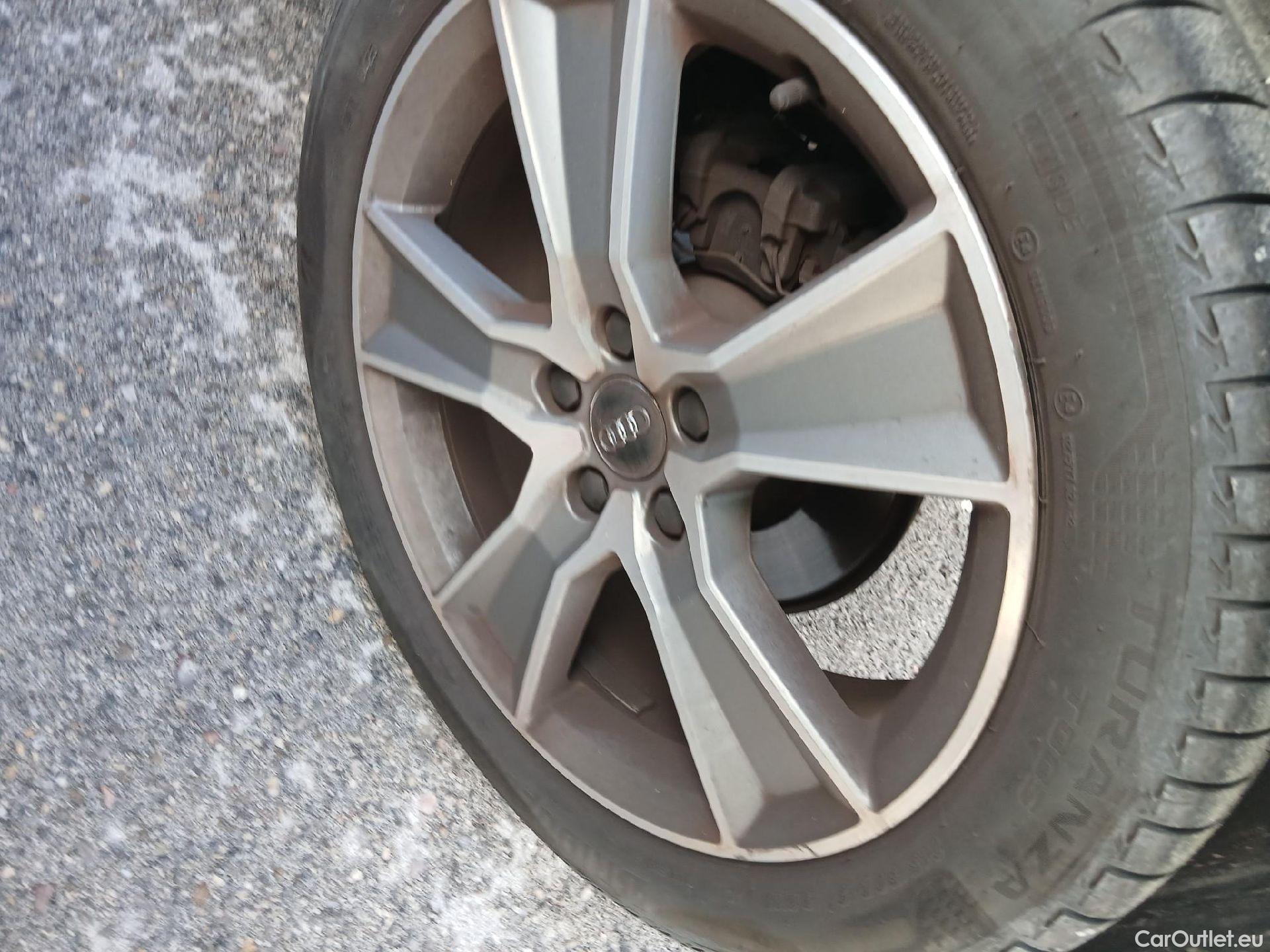  Audi  Q2 AUDI  / 2016 / 5P / todoterreno Design 35 TFSI 110kW (150CV) S tronic #3