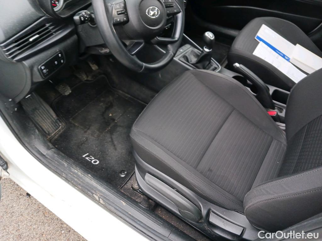  Hyundai  i20 HYUNDAI  / 2020 / 5P / berlina con portón 1.2 MPI SLX #9