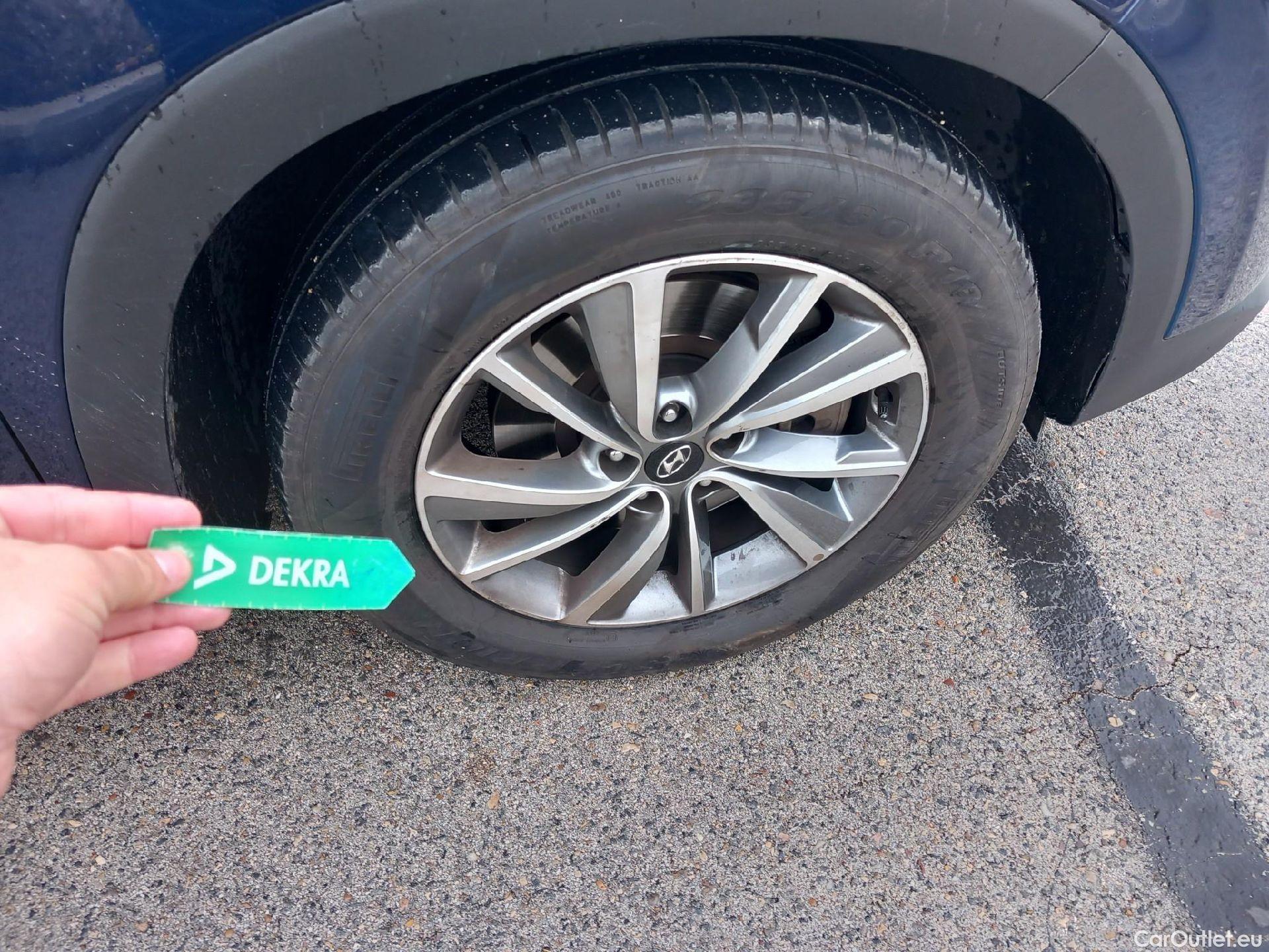  Hyundai  Santa Fe HYUNDAI  / 2018 / 5P / todoterreno 2.2 CRDi Tecno Auto 4x2 SR #35