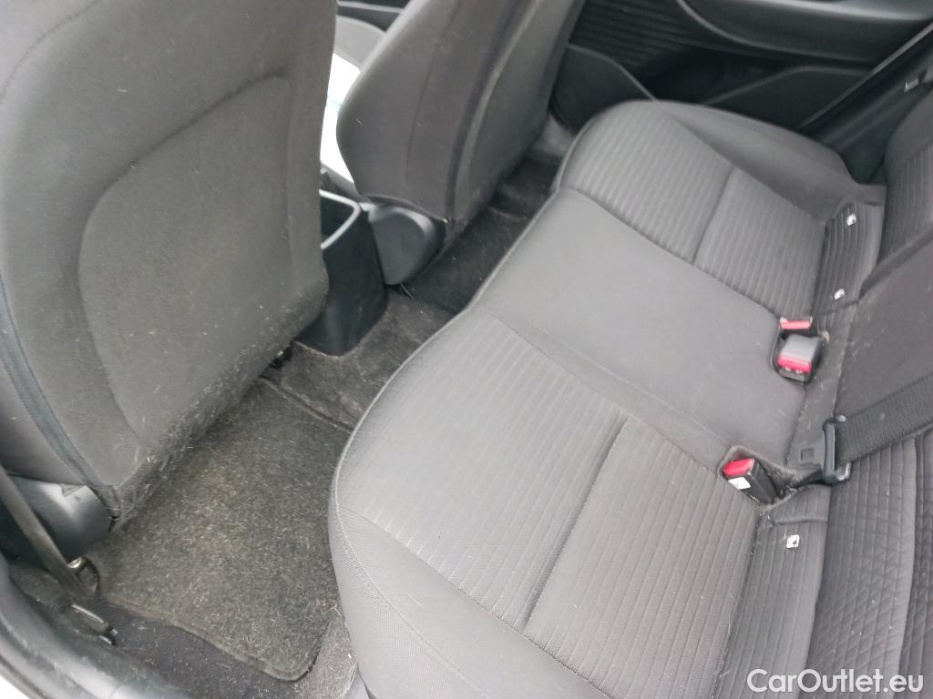  Hyundai  i20 HYUNDAI  / 2020 / 5P / berlina con portón 1.2 MPI SLX #7