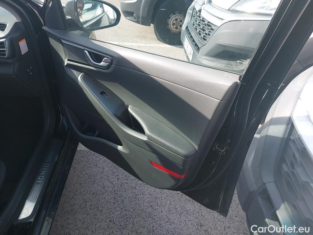  Hyundai   Ioniq HYUNDAI / 2019 / 5P / berlina con portón 1.6 GDI HEV Style DCT #20