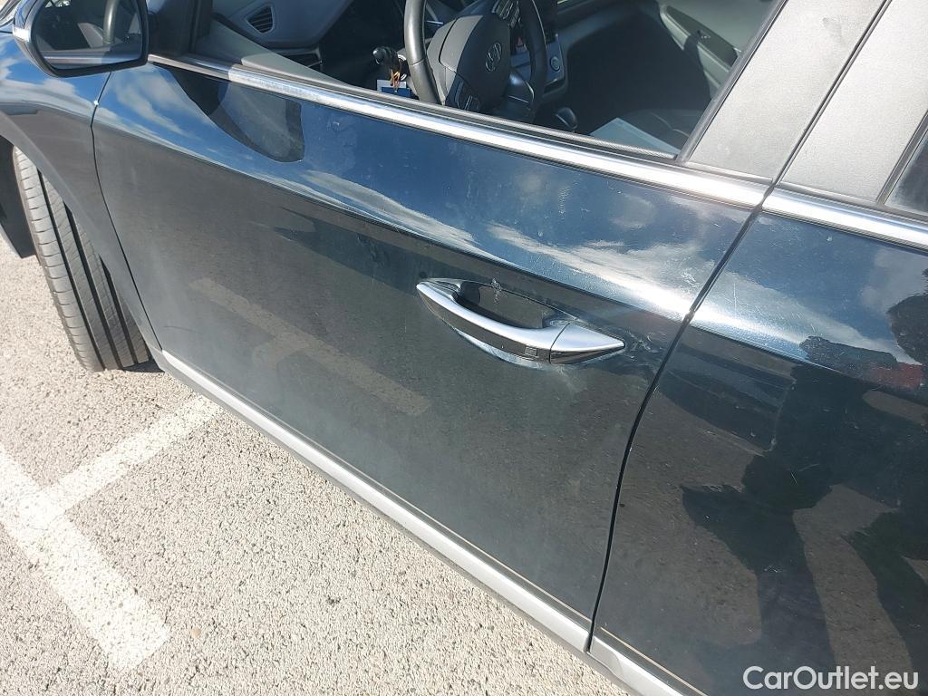  Hyundai   Ioniq HYUNDAI / 2019 / 5P / berlina con portón 1.6 GDI HEV Style DCT #1