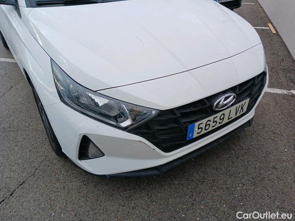  Hyundai  i20 HYUNDAI  / 2020 / 5P / berlina con portón 1.2 MPI SLX #16