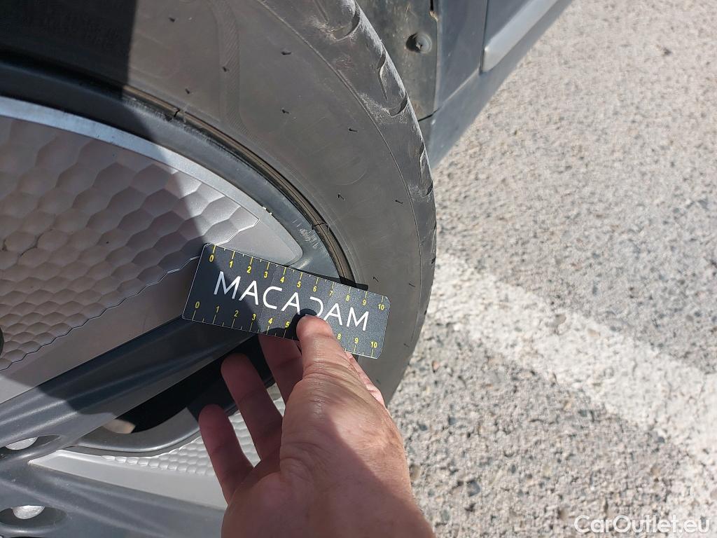  Hyundai   Ioniq HYUNDAI / 2019 / 5P / berlina con portón 1.6 GDI HEV Style DCT #13