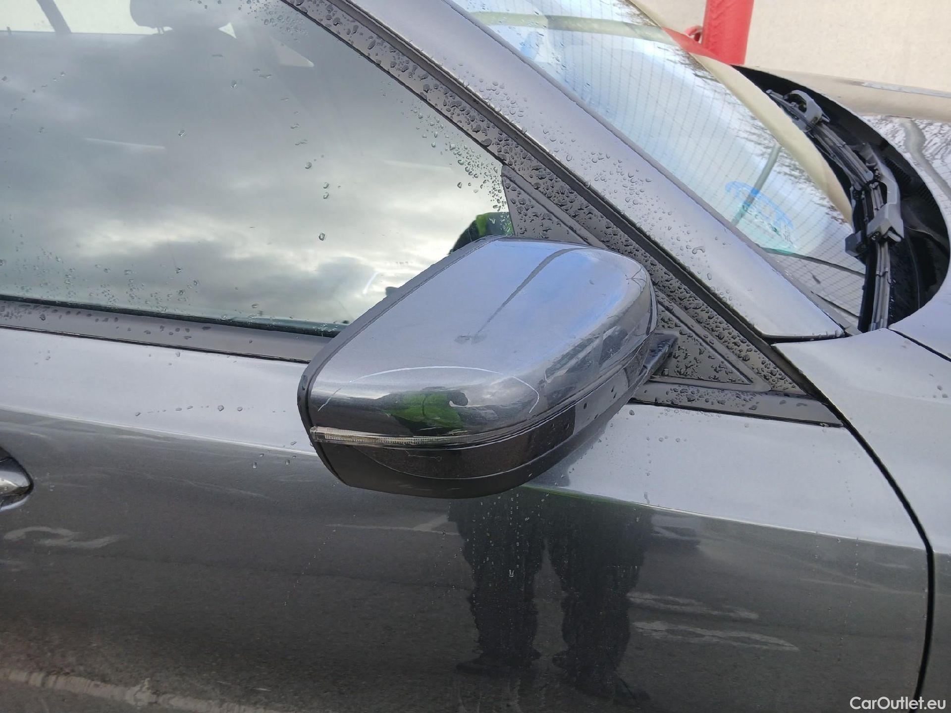  Bmw  Serie 3 BMW  / 2018 / 4P / sedán 318d Auto. #19