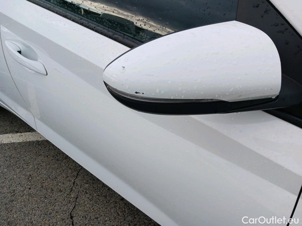  Hyundai  i20 HYUNDAI  / 2020 / 5P / berlina con portón 1.2 MPI SLX #26