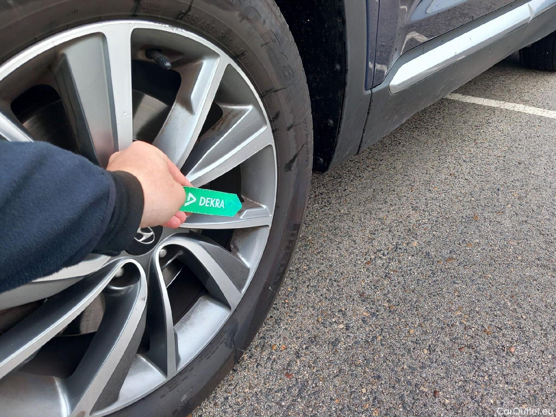  Hyundai  Santa Fe HYUNDAI  / 2018 / 5P / todoterreno 2.2 CRDi Tecno Auto 4x2 SR #9