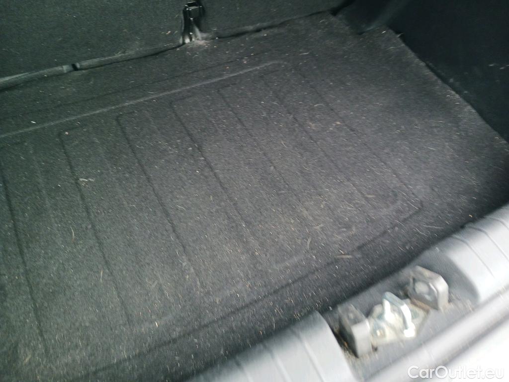  Hyundai  i20 HYUNDAI  / 2020 / 5P / berlina con portón 1.2 MPI SLX #6