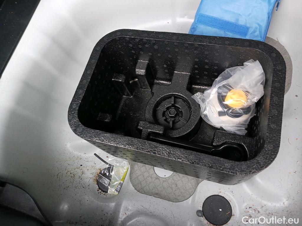  Hyundai  i20 HYUNDAI  / 2020 / 5P / berlina con portón 1.2 MPI SLX #4