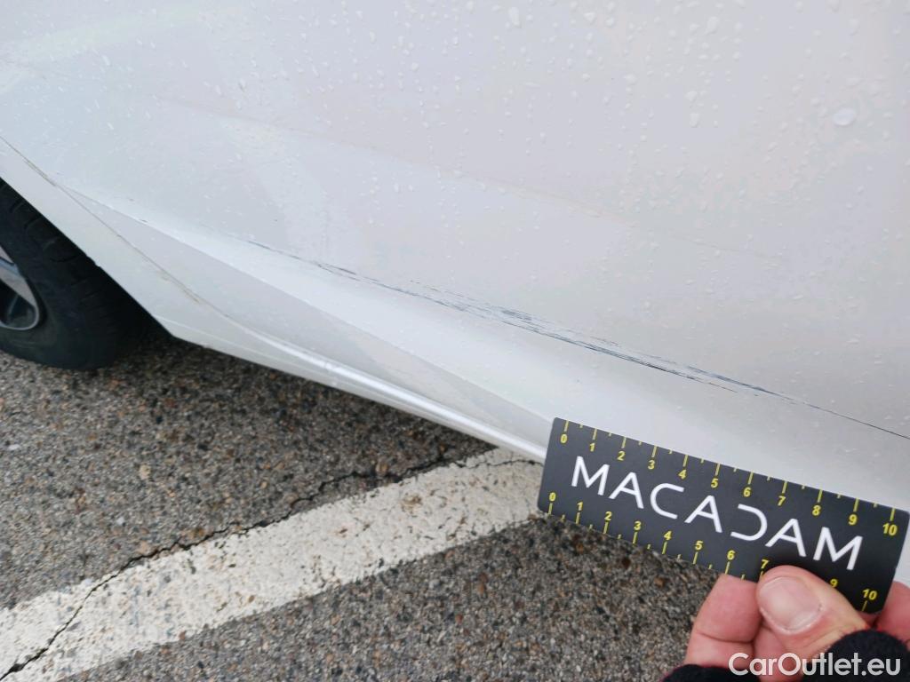  Hyundai  i20 HYUNDAI  / 2020 / 5P / berlina con portón 1.2 MPI SLX #2