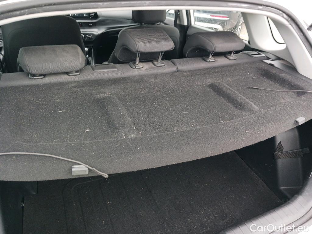  Hyundai  i20 HYUNDAI  / 2020 / 5P / berlina con portón 1.2 MPI SLX #5