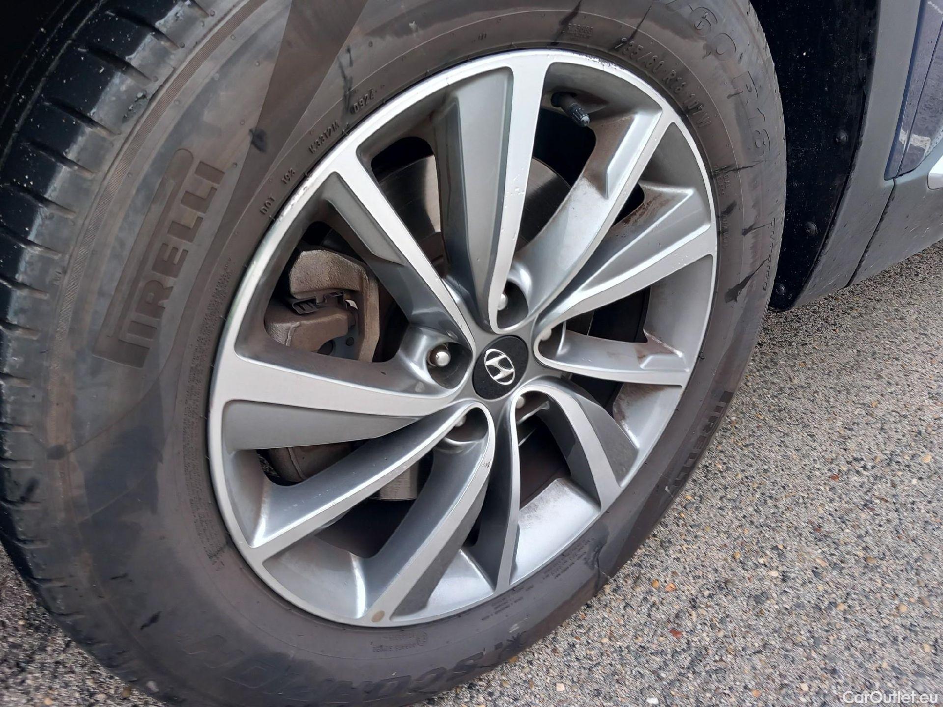  Hyundai  Santa Fe HYUNDAI  / 2018 / 5P / todoterreno 2.2 CRDi Tecno Auto 4x2 SR #8