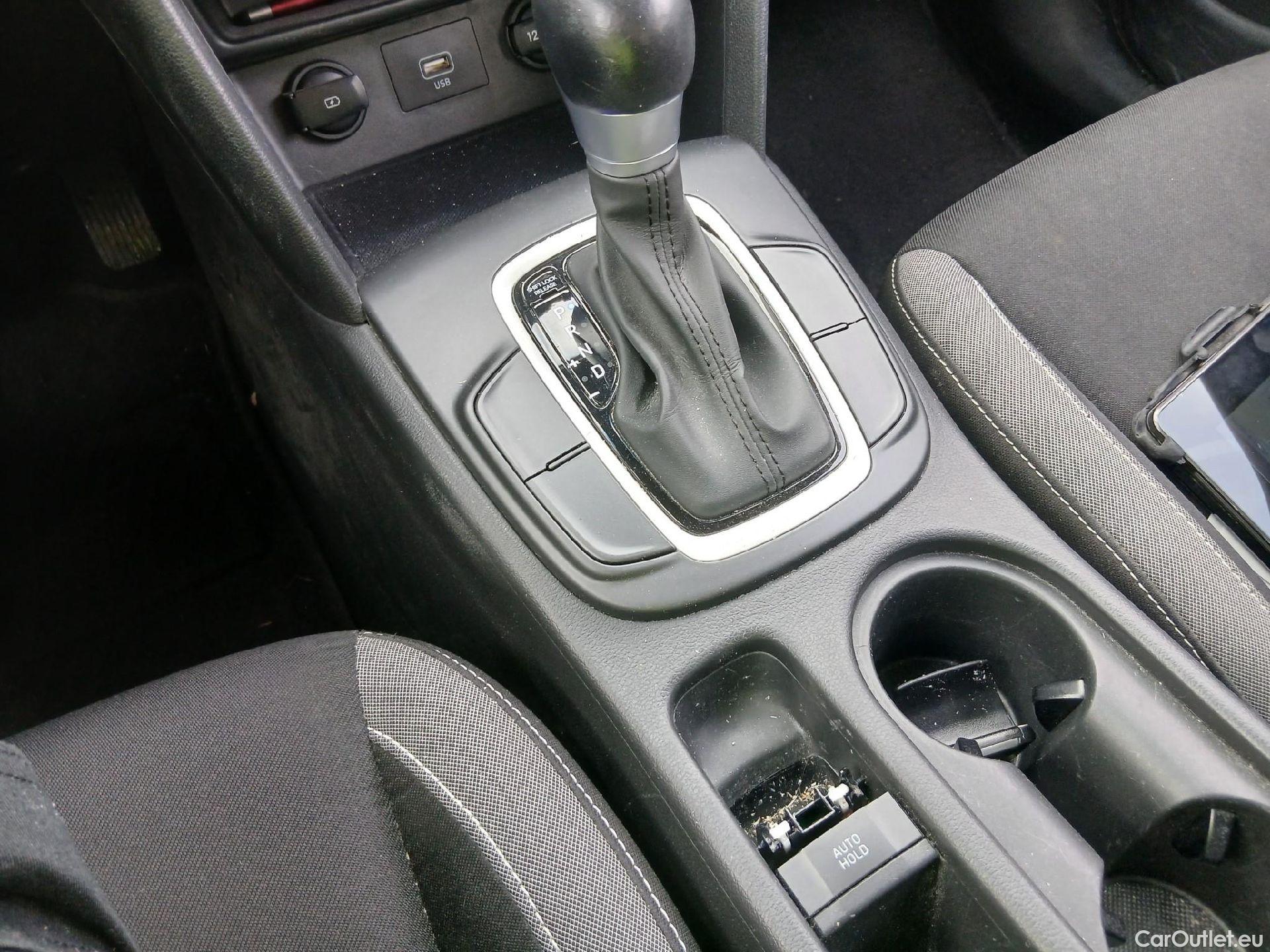  Hyundai  Konna HYUNDAI Kona / 2017 / 5P / todoterreno 1.6 GDI HEV Klass DCT #2