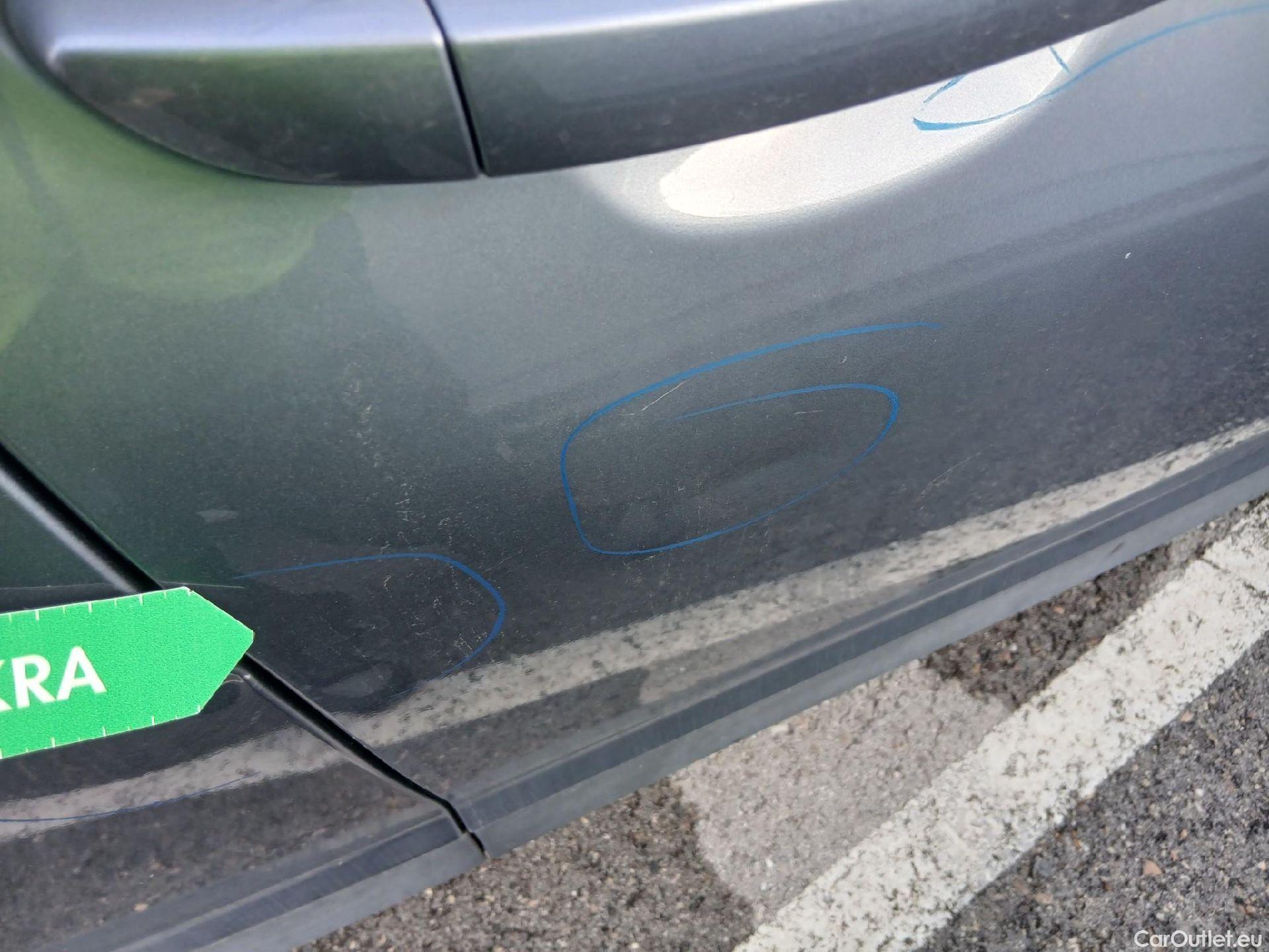  Hyundai  Konna HYUNDAI Kona / 2017 / 5P / todoterreno 1.6 GDI HEV Klass DCT #34