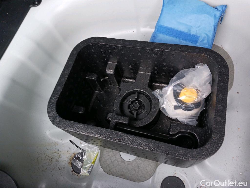  Hyundai  i20 HYUNDAI  / 2020 / 5P / berlina con portón 1.2 MPI SLX #3