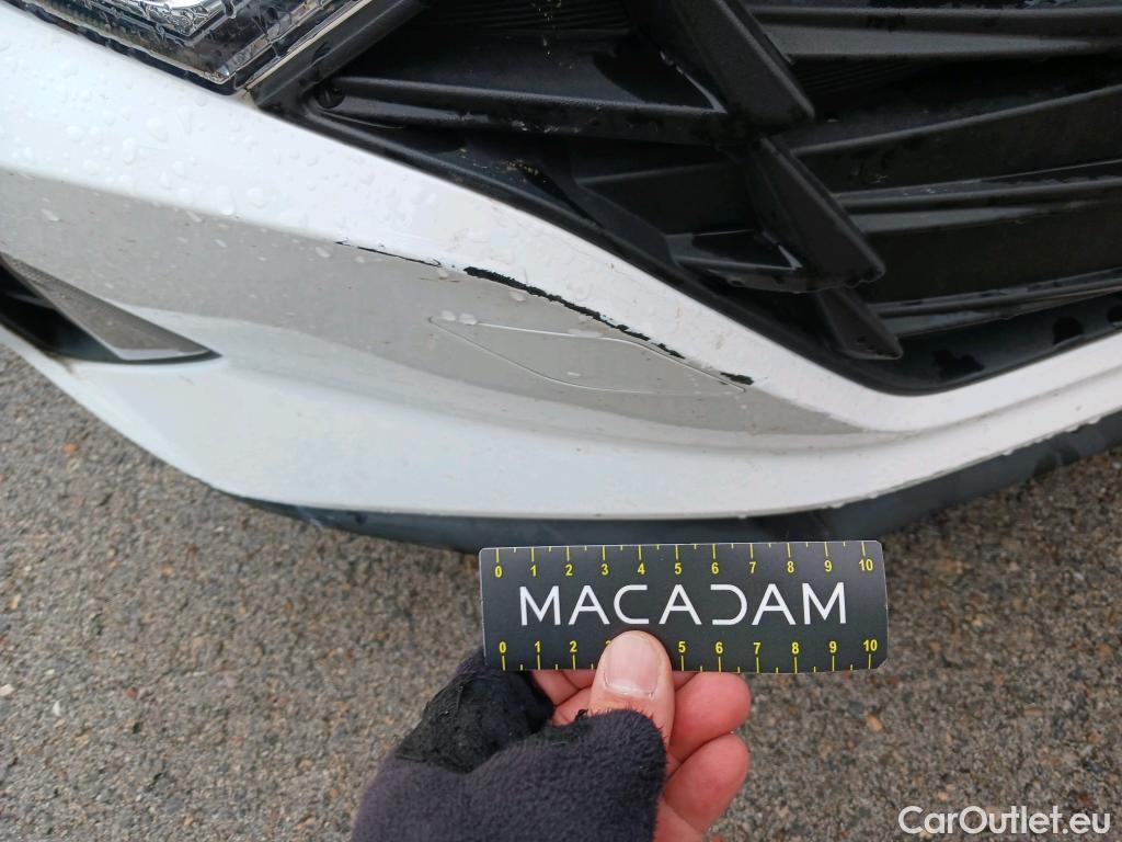  Hyundai  i20 HYUNDAI  / 2020 / 5P / berlina con portón 1.2 MPI SLX #17