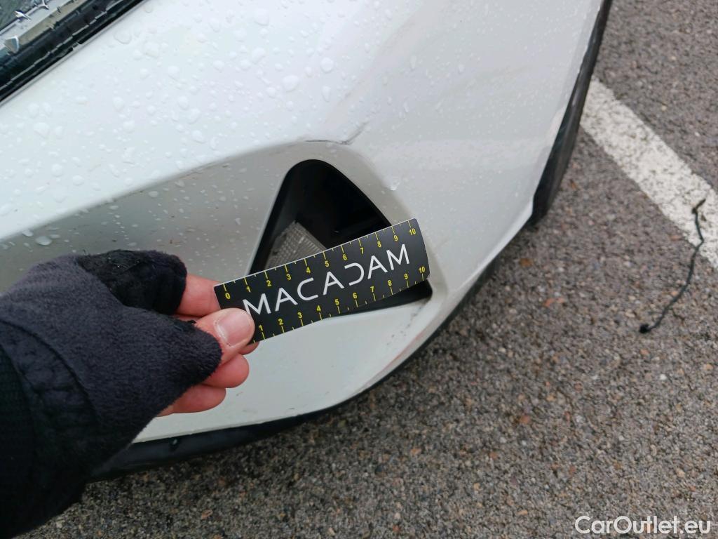  Hyundai  i20 HYUNDAI  / 2020 / 5P / berlina con portón 1.2 MPI SLX #18