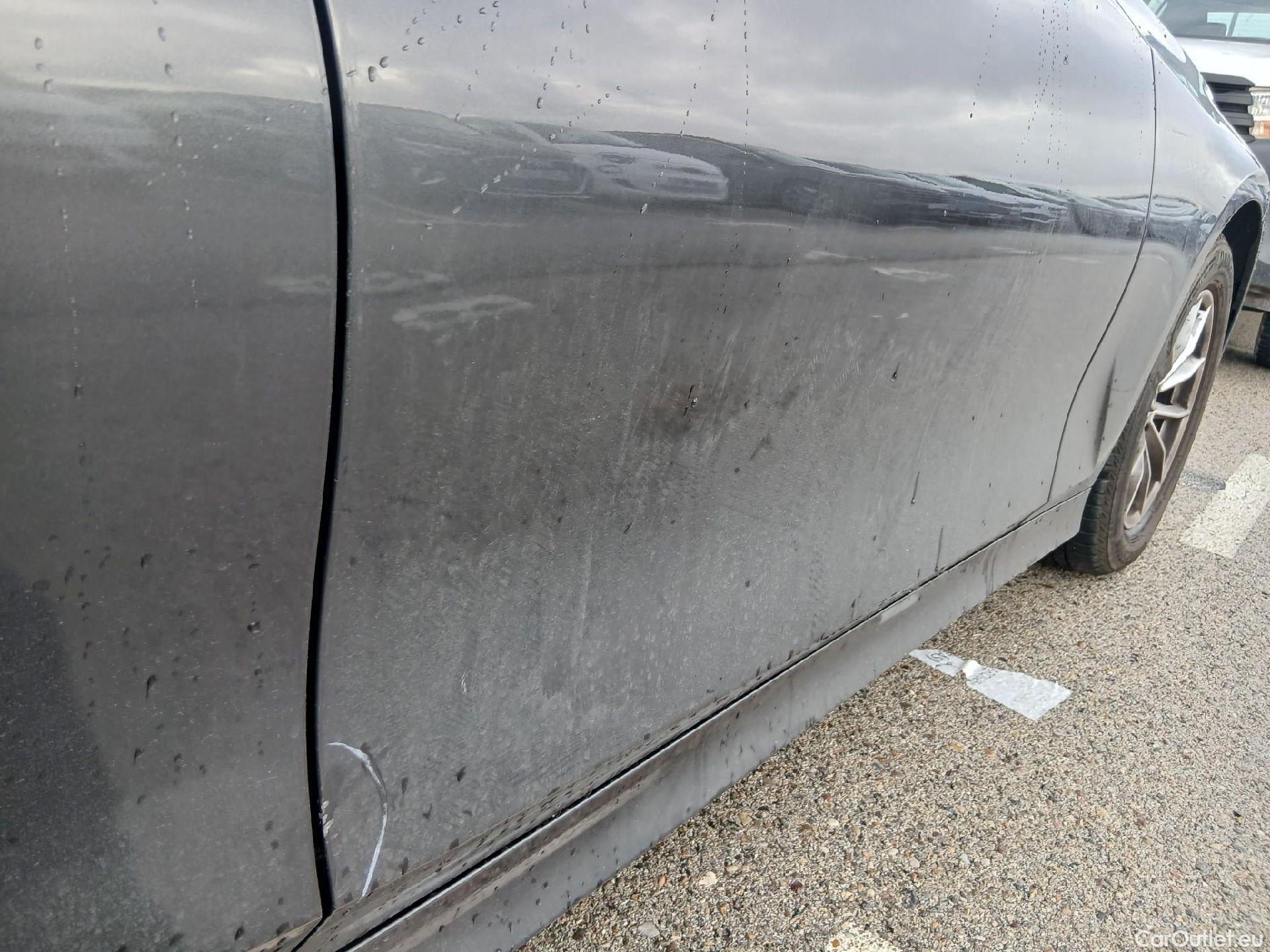  Bmw  Serie 3 BMW  / 2018 / 4P / sedán 318d Auto. #15