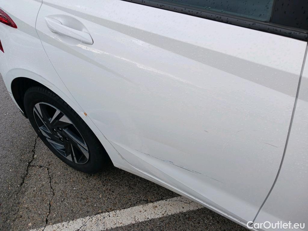  Hyundai  i20 HYUNDAI  / 2020 / 5P / berlina con portón 1.2 MPI SLX #1