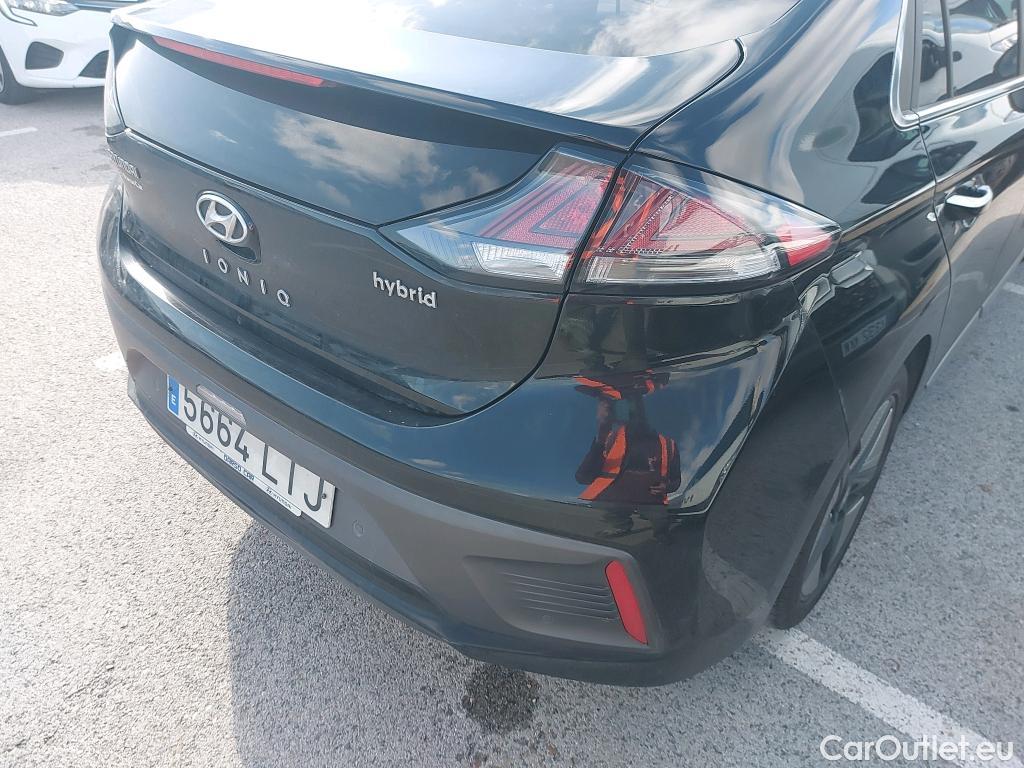  Hyundai   Ioniq HYUNDAI / 2019 / 5P / berlina con portón 1.6 GDI HEV Style DCT #24