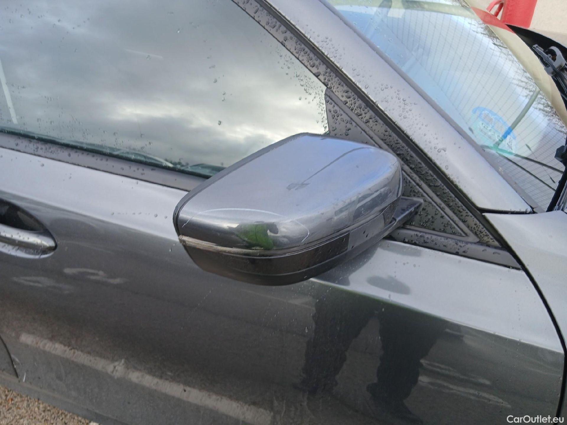  Bmw  Serie 3 BMW  / 2018 / 4P / sedán 318d Auto. #17