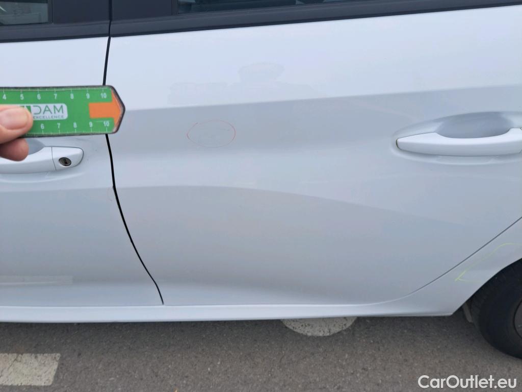  Peugeot  208 PEUGEOT  / 2019 / 5P / berlina con portón BlueHDi 73kW (100CV) Active Pack (AC) #15