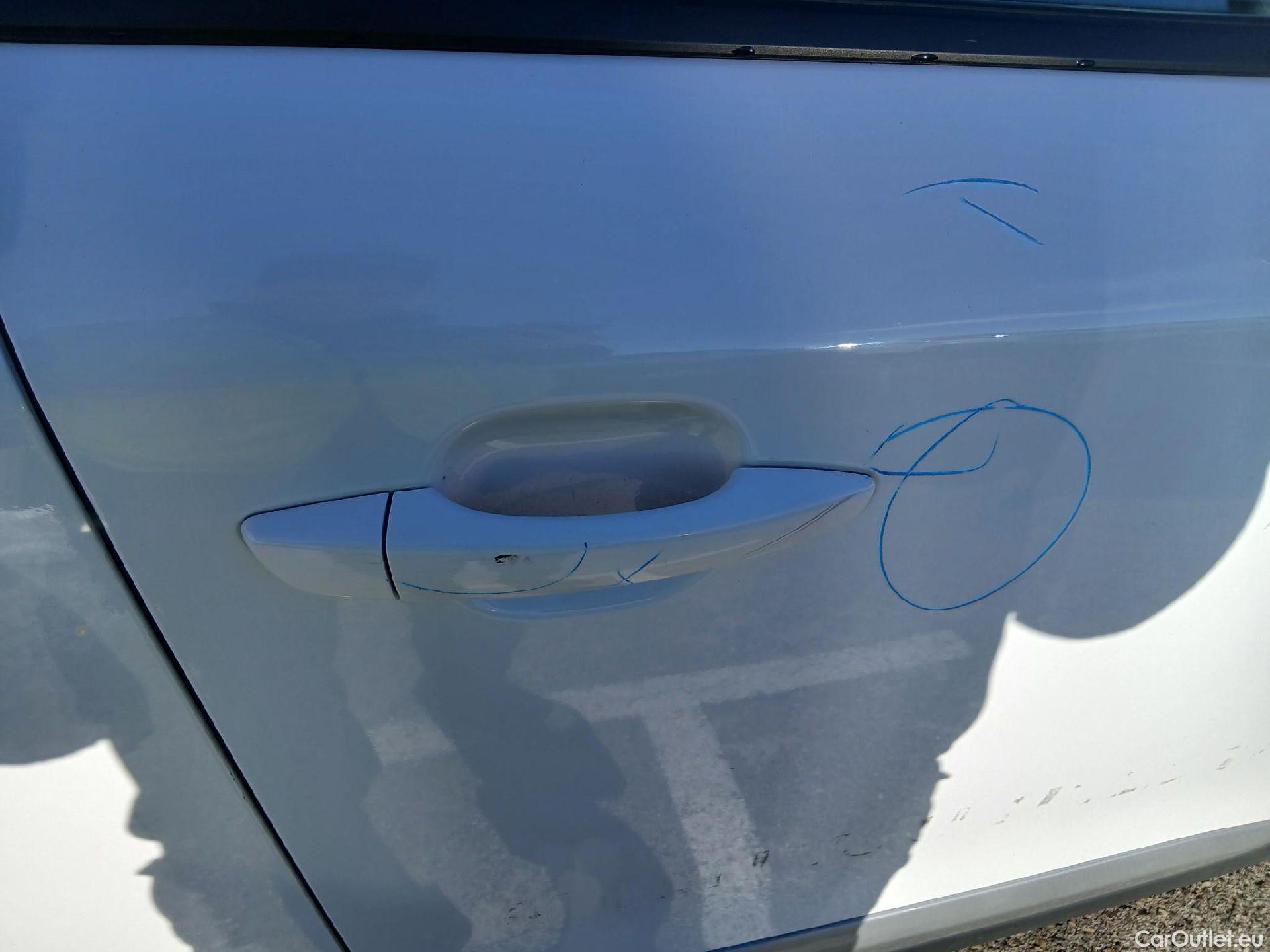  Peugeot  2008 PEUGEOT  / 2019 / 5P / todoterreno Allure BlueHDI 81kW (110CV) #26