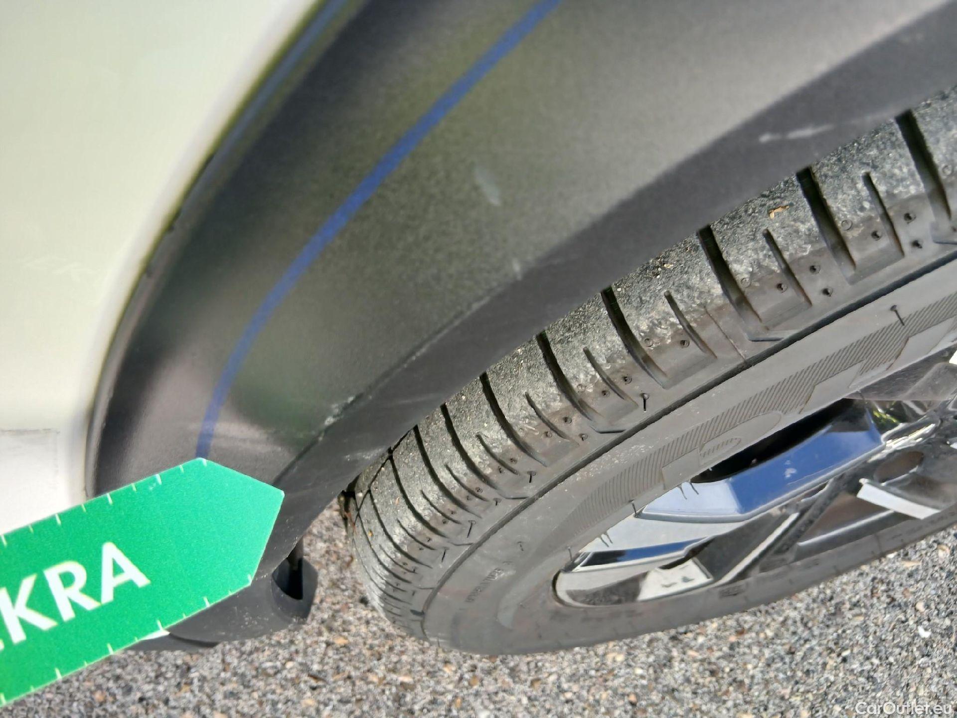  Peugeot  2008 PEUGEOT  / 2019 / 5P / todoterreno Allure BlueHDI 81kW (110CV) #8