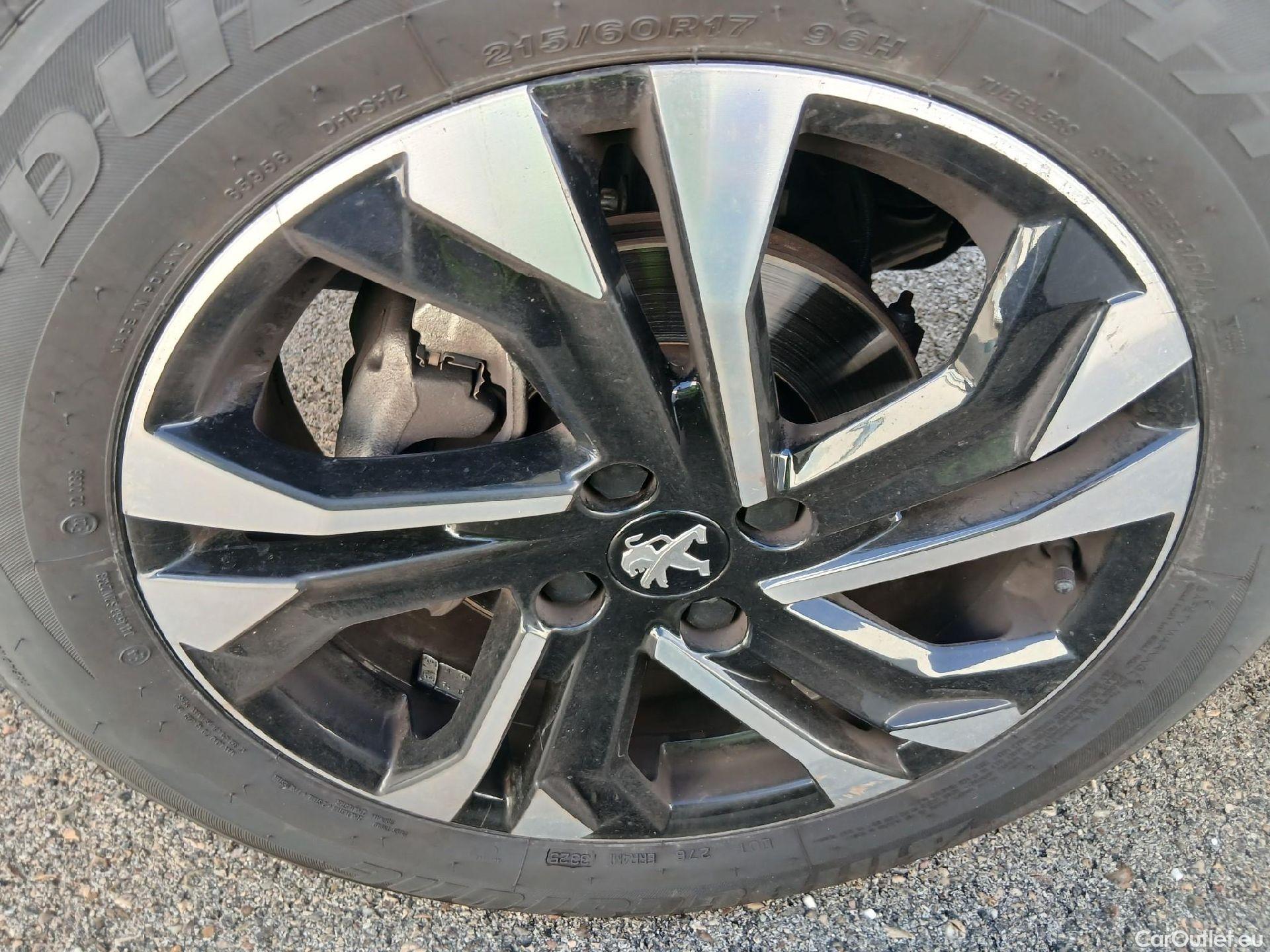  Peugeot  2008 PEUGEOT  / 2019 / 5P / todoterreno Allure BlueHDI 81kW (110CV) #2