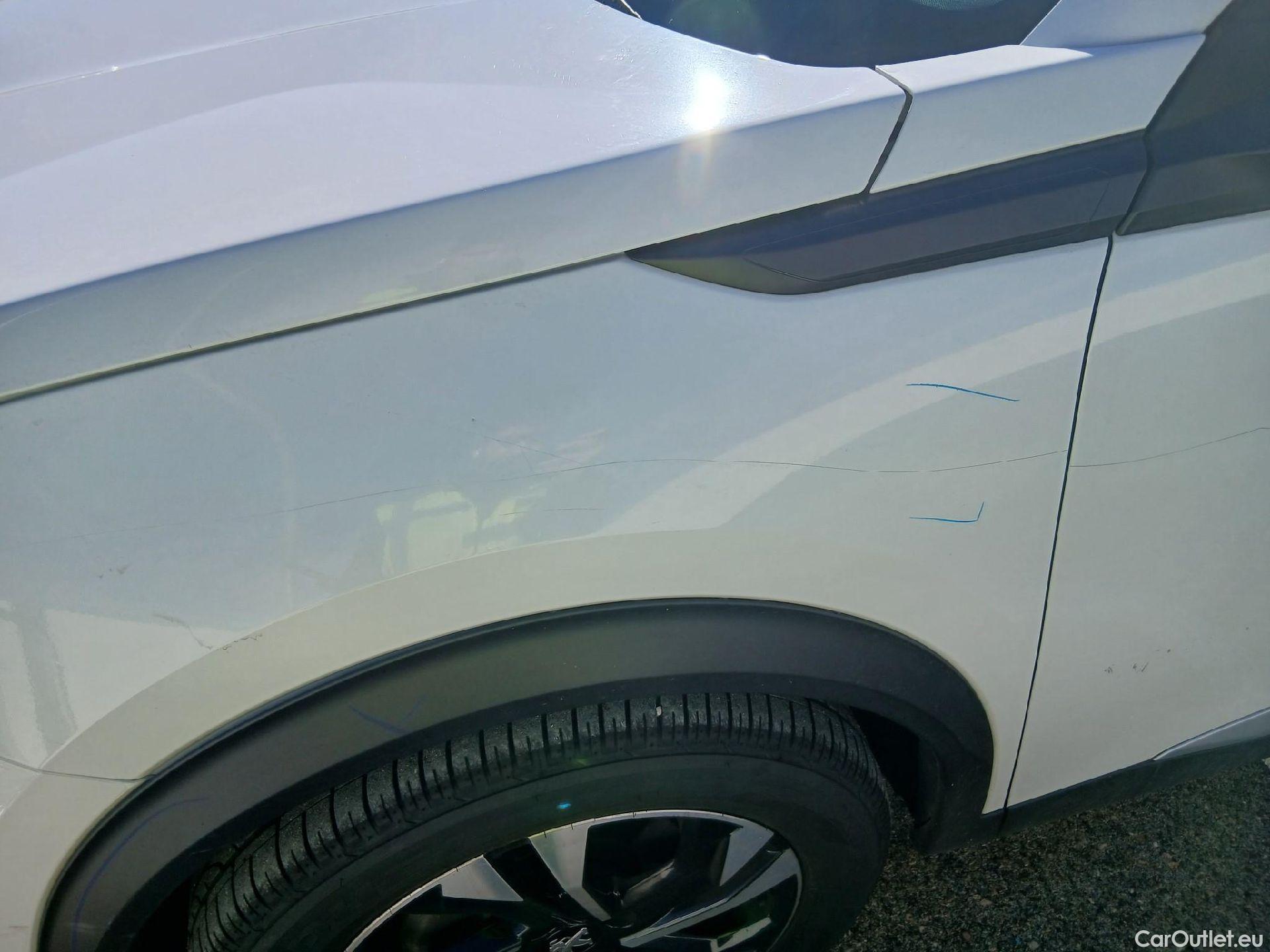  Peugeot  2008 PEUGEOT  / 2019 / 5P / todoterreno Allure BlueHDI 81kW (110CV) #9