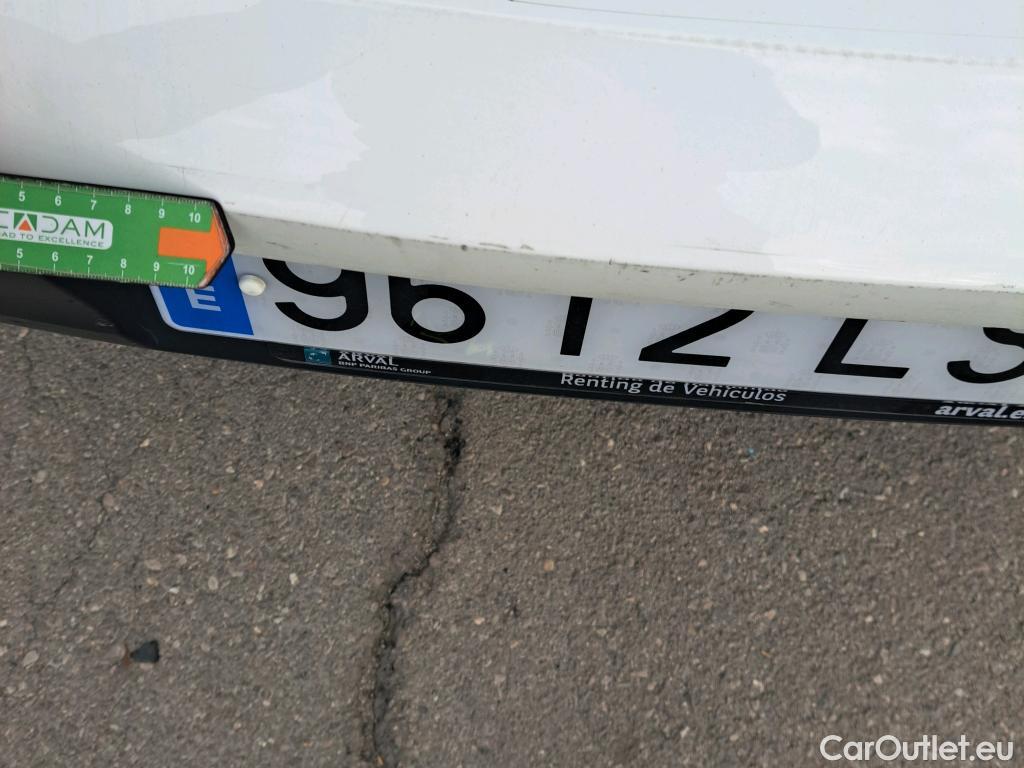  Peugeot  208 PEUGEOT  / 2019 / 5P / berlina con portón BlueHDi 73kW (100CV) Active Pack (AC) #13