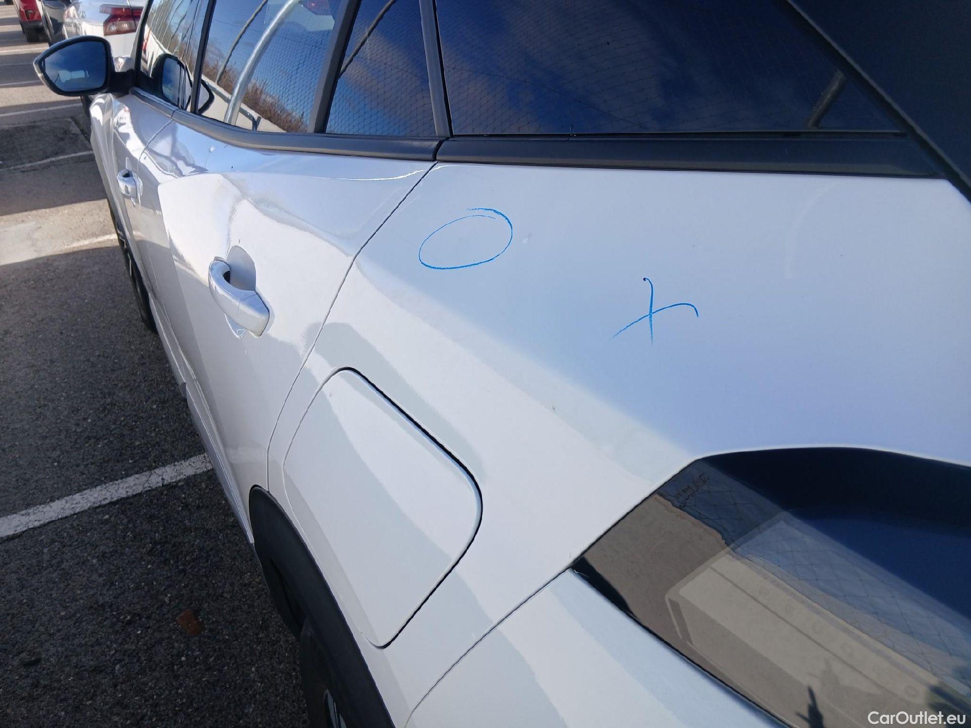  Peugeot  2008 PEUGEOT  / 2019 / 5P / todoterreno Allure BlueHDI 81kW (110CV) #16