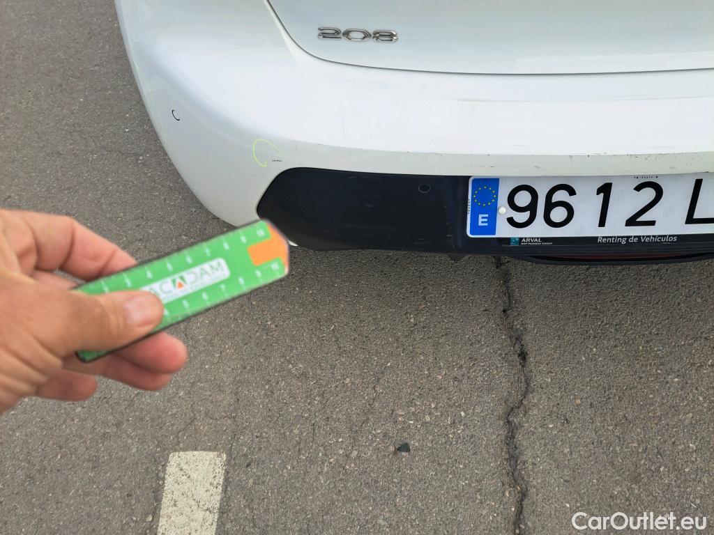  Peugeot  208 PEUGEOT  / 2019 / 5P / berlina con portón BlueHDi 73kW (100CV) Active Pack (AC) #19