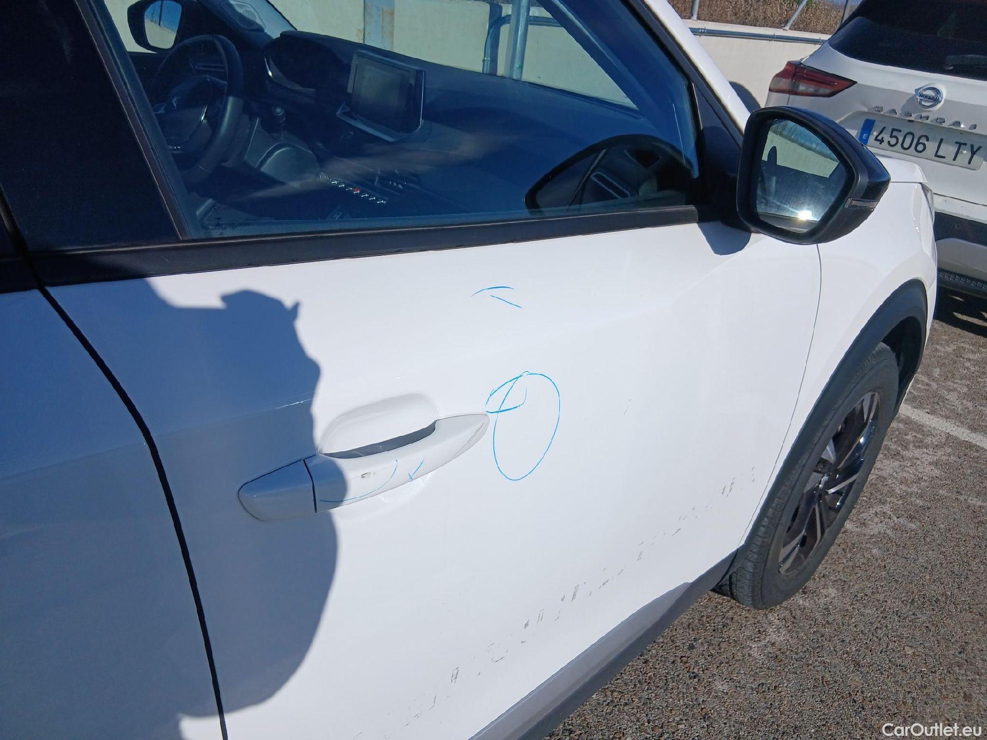  Peugeot  2008 PEUGEOT  / 2019 / 5P / todoterreno Allure BlueHDI 81kW (110CV) #23